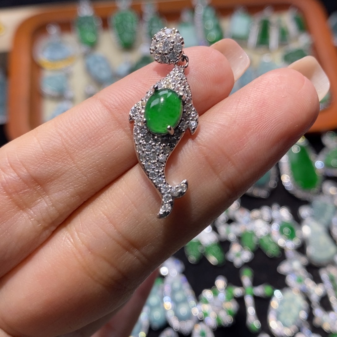 翡翠未镶嵌颈饰翡翠