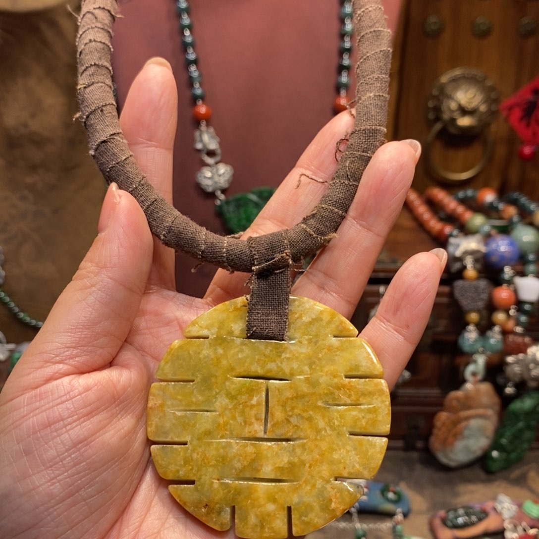 翡翠吊坠(赠链)未镶嵌