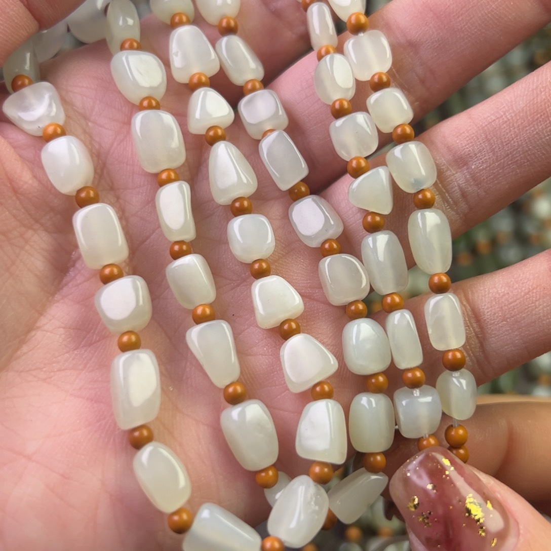 和田玉颈饰未镶嵌