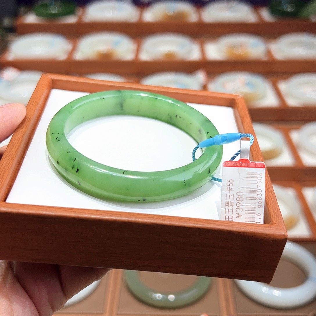 和田玉手镯未镶嵌56