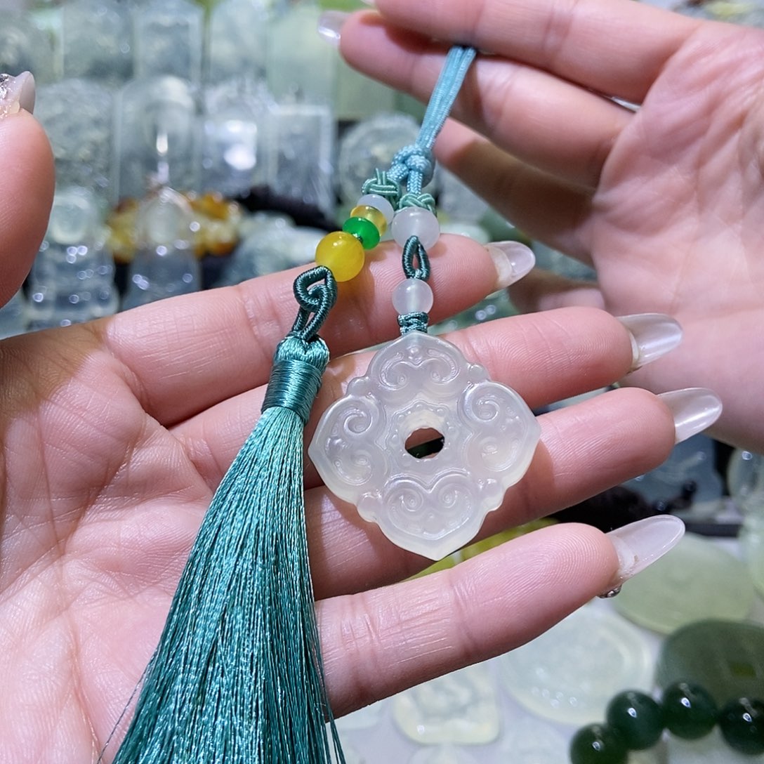 岫玉吊坠未镶嵌吊坠