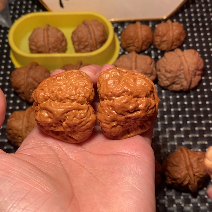 中***生文玩核桃把件四开背八腿蛙王