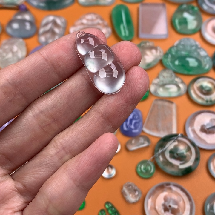 翡翠挂件未镶嵌….