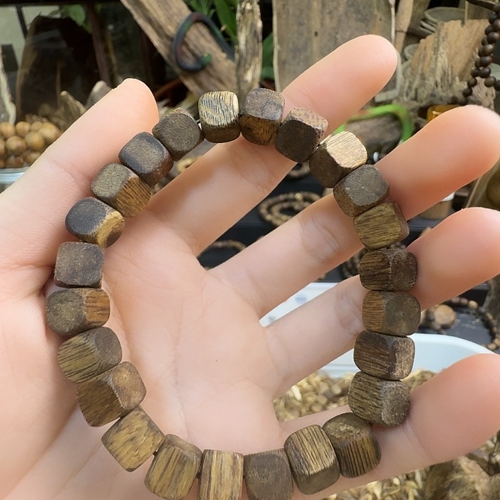 沉香碎屑沉香海南沉香方糖0.8大7克➕沉香碎屑多样性