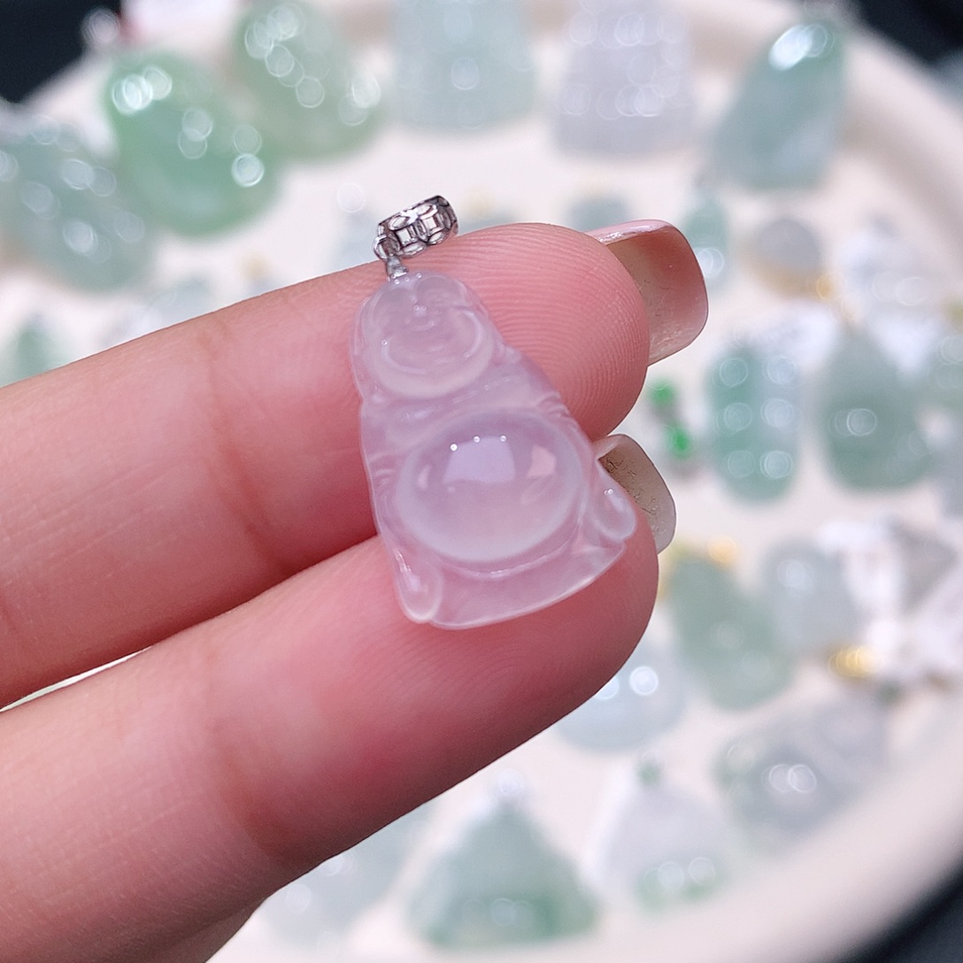 颈饰18K金镶嵌翡翠佛