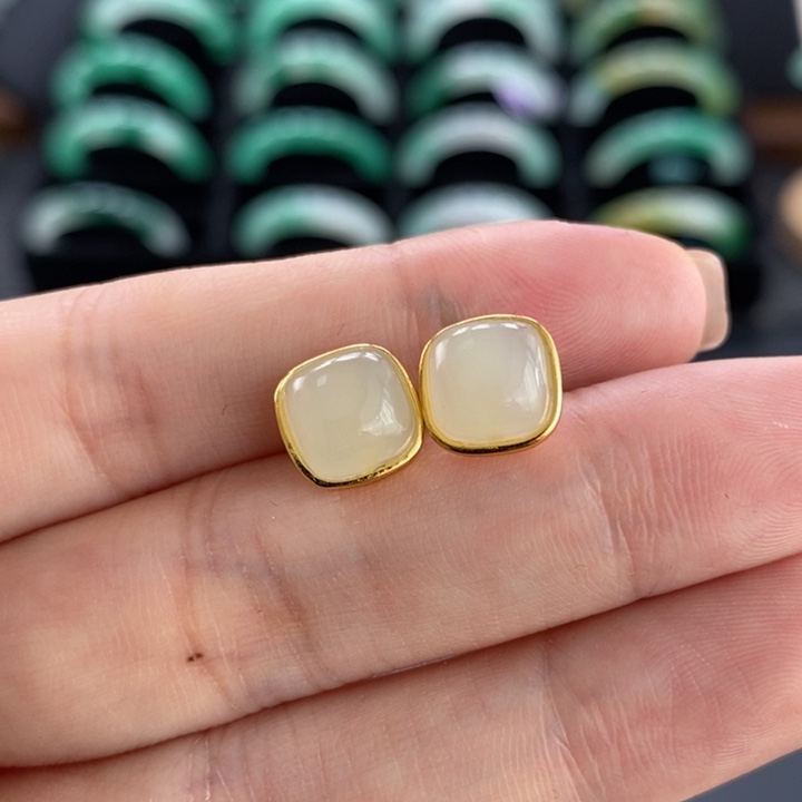 石英质玉耳钉未镶嵌