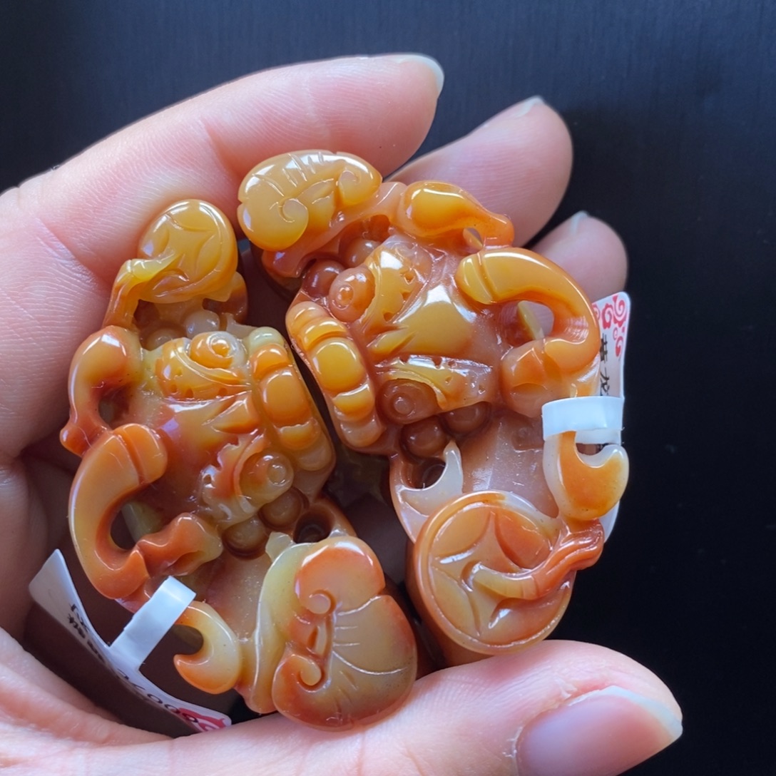 石英质玉（黄龙玉）未镶嵌颈饰