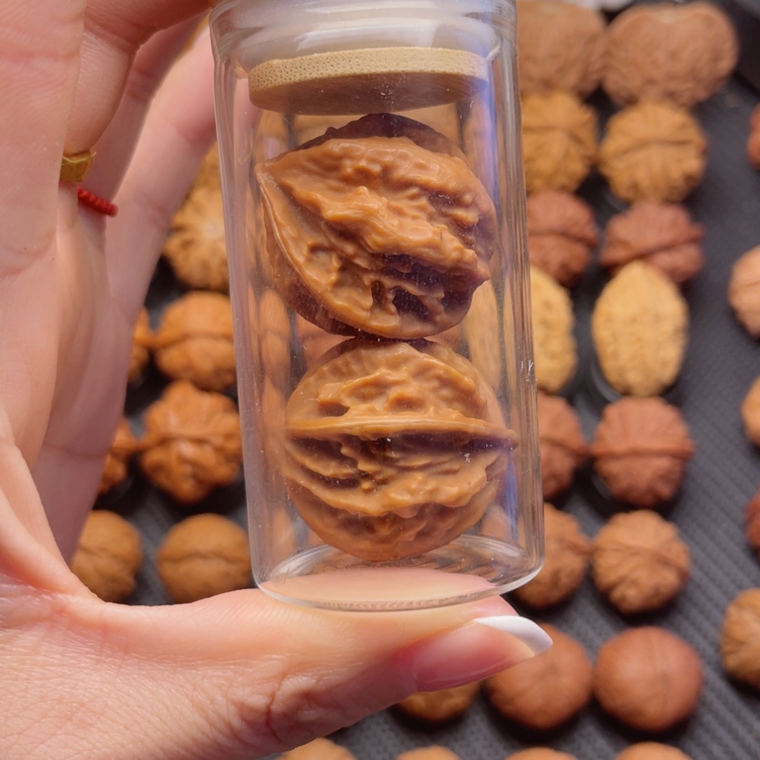 L***এ把件文玩核桃八棱