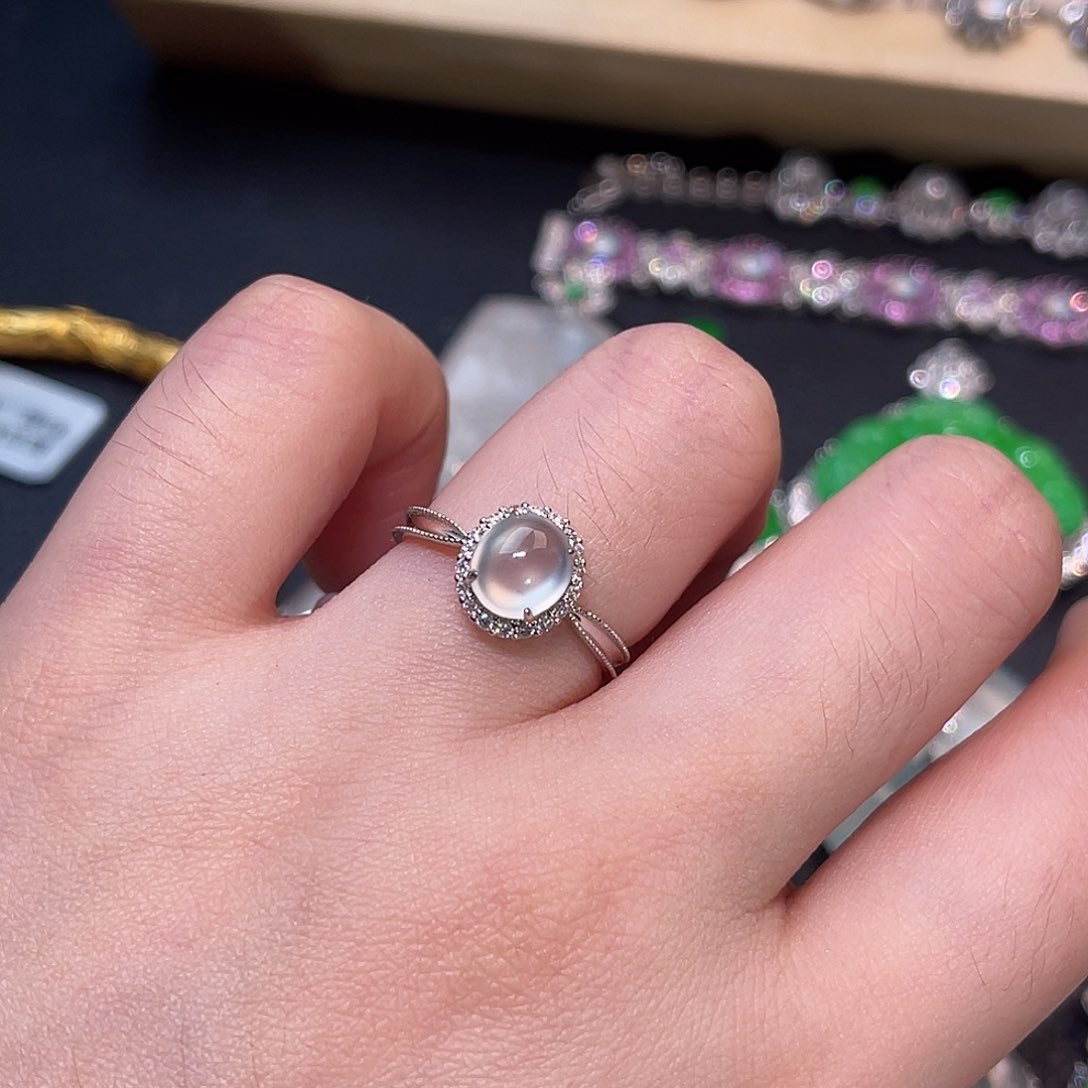 翡翠戒指18K金镶嵌蛋面