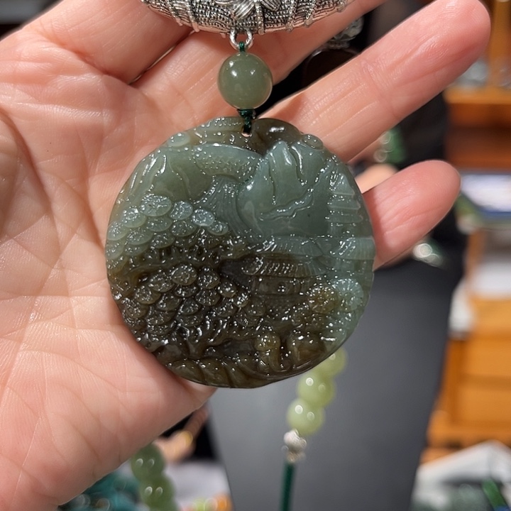 颈饰未镶嵌和田玉（糖玉）