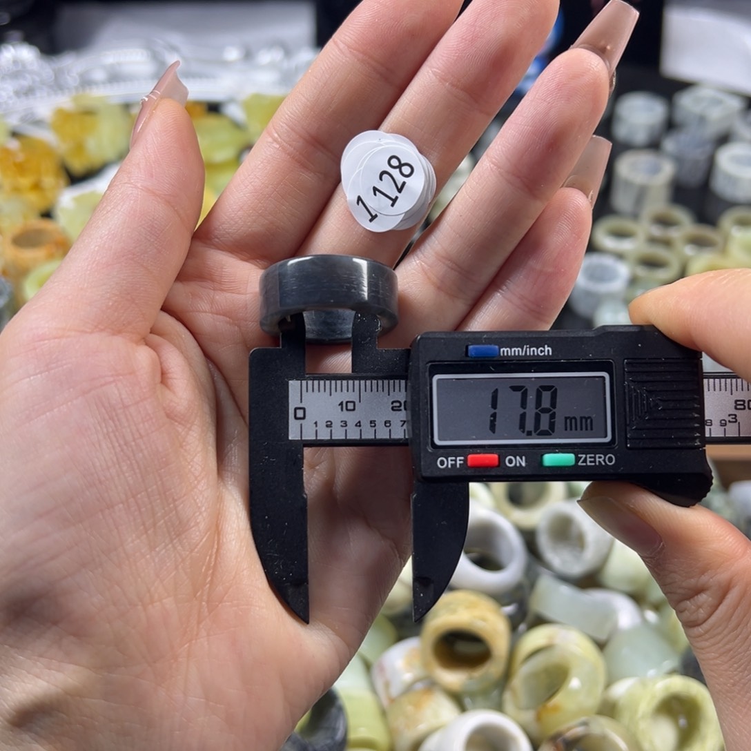 蛇纹石玉未镶嵌戒指