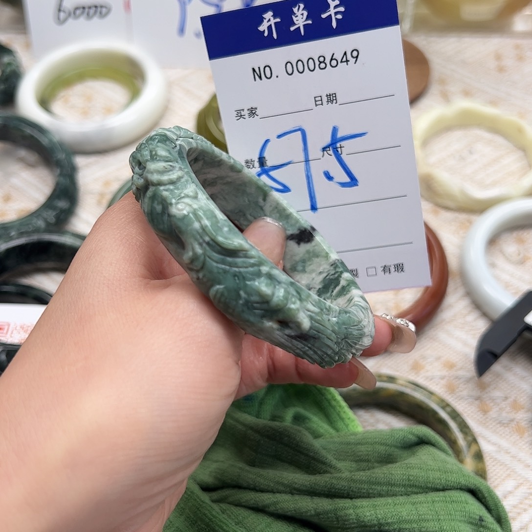 蛇纹石玉未镶嵌手镯