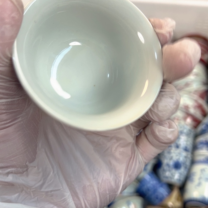 瓷片白青花荷花纯手工手绘压手杯客杯