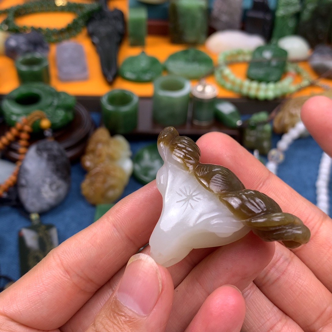 和田玉未镶嵌颈饰