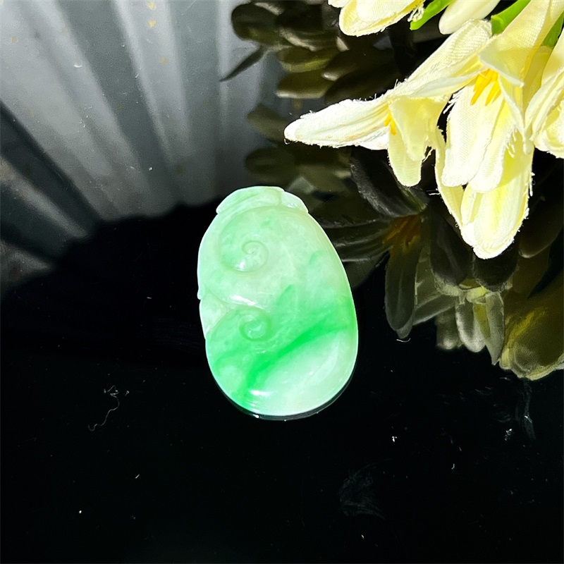 Colourful Yunnan/七彩云南糯种飘阳绿如意翡翠吊坠