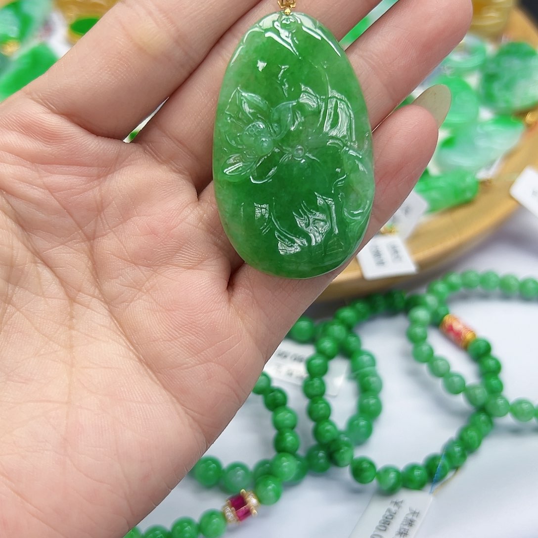 翡翠颈饰18K金镶嵌天然缅料A货一件