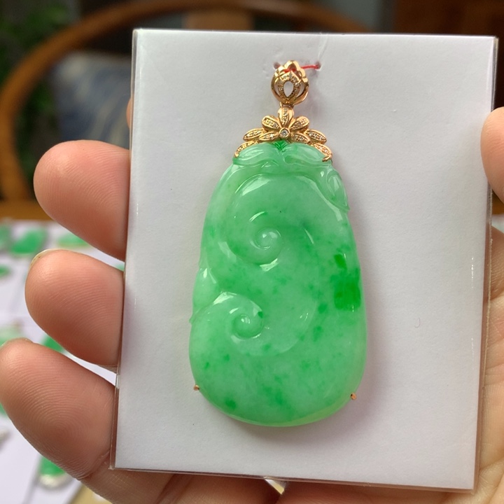 翡翠18K金镶嵌颈饰翡翠吊坠