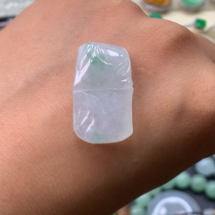 翡翠未镶嵌颈饰竹节