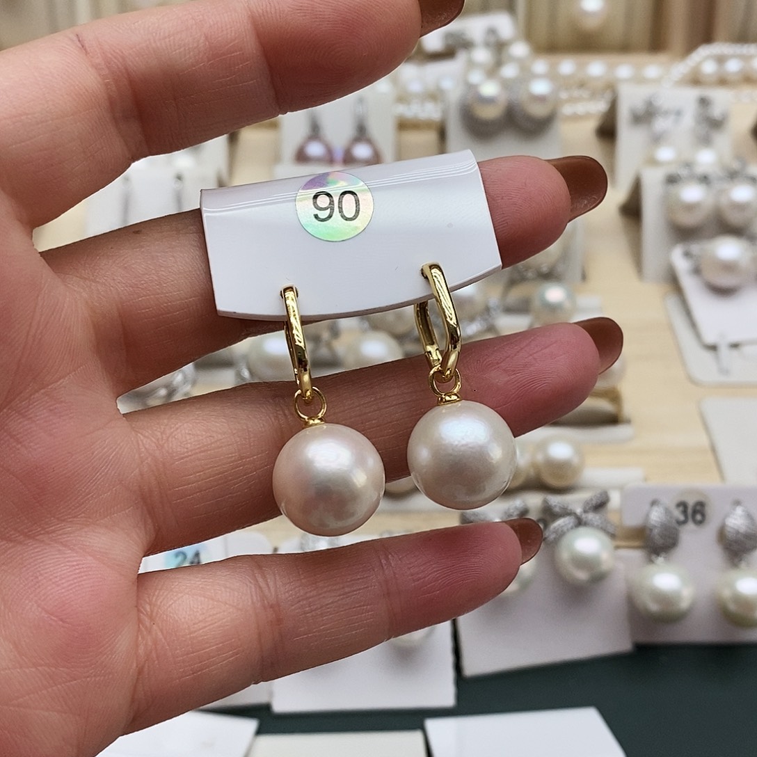 很***疯银S925镶嵌淡水珍珠颈饰