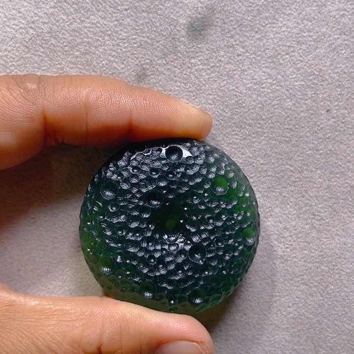 牛***9蛇纹石玉未镶嵌颈饰