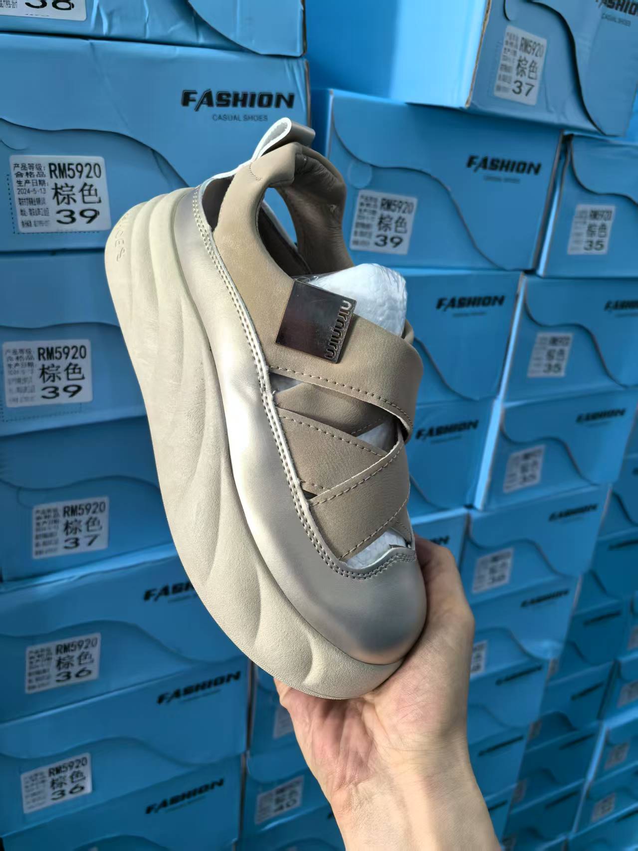 《咩咩》休闲时尚女鞋615号