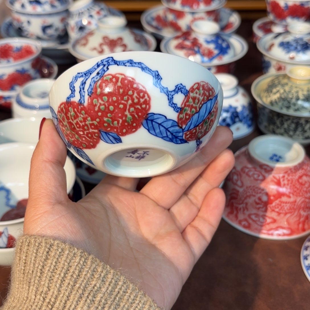 青花釉里红荔枝普洱杯