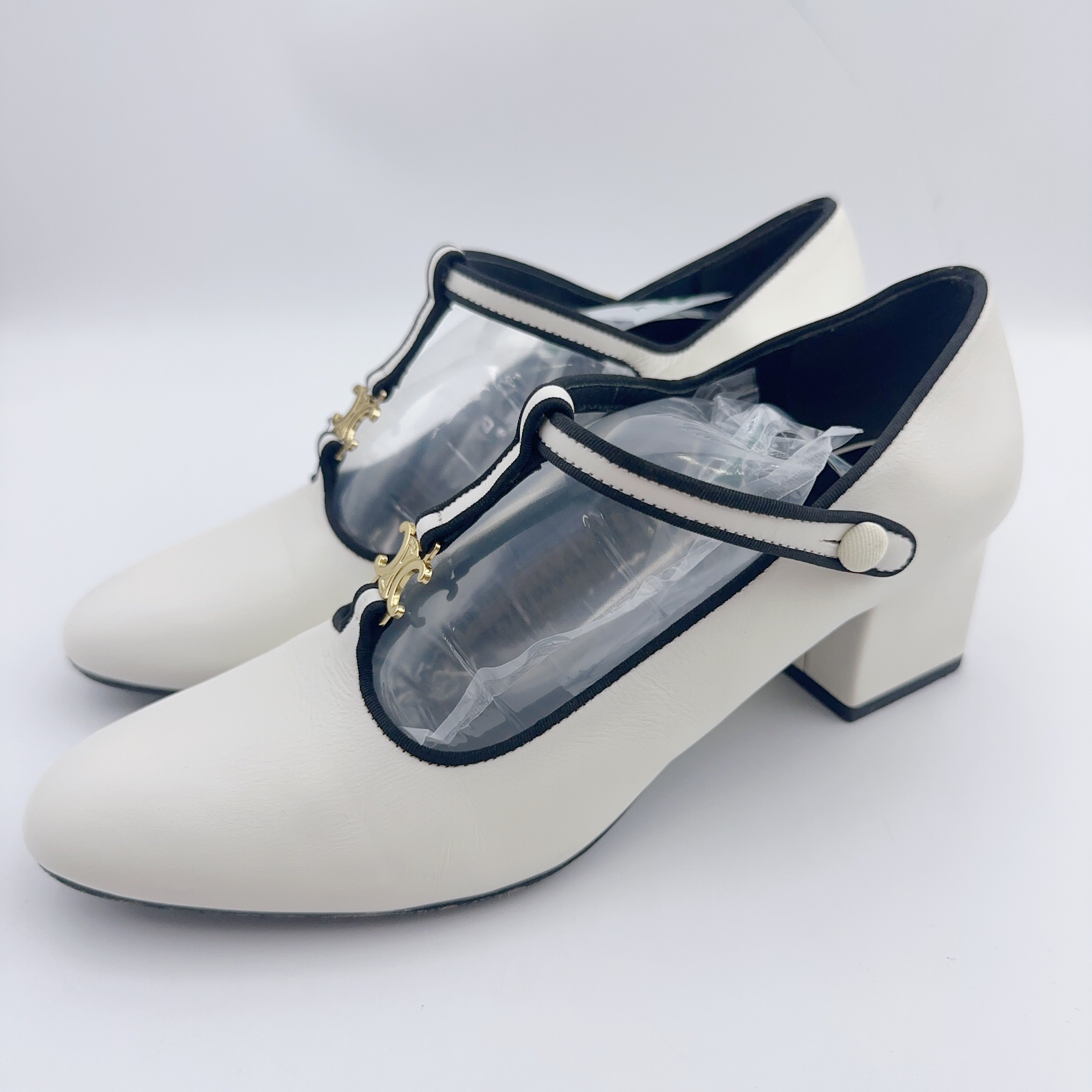 95新 Celine/思琳 36码/凯旋门米白低跟乐福鞋/01327