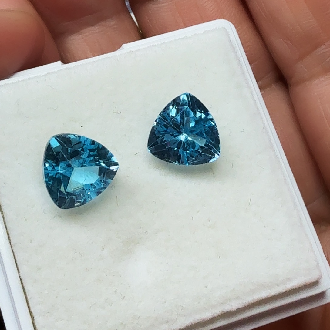 托帕石裸石精美的瑞士蓝三角形两颗一组福利款