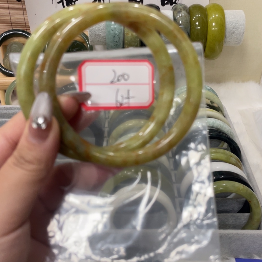 蛇纹石玉手镯未镶嵌