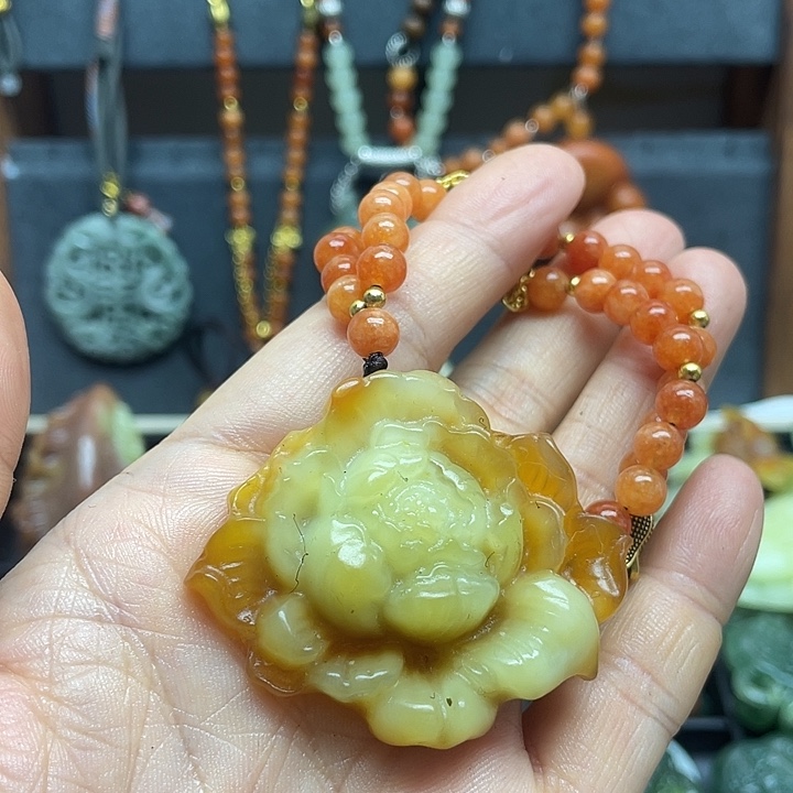 未镶嵌蛇纹石玉颈饰