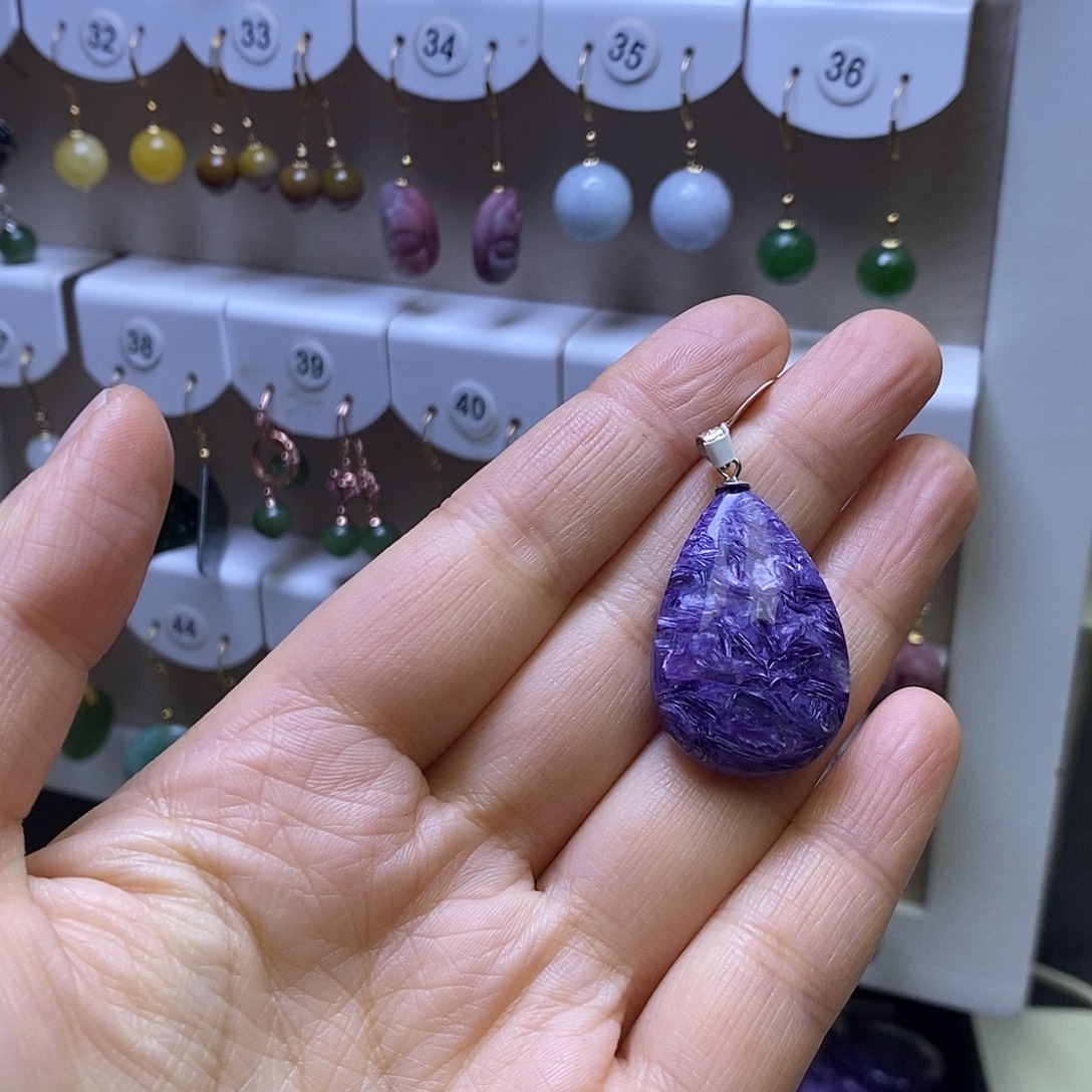 查罗石未镶嵌颈饰