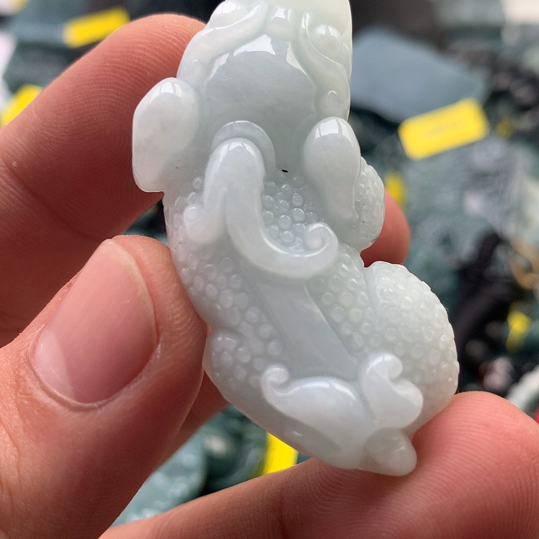 翡翠未镶嵌颈饰貔貅