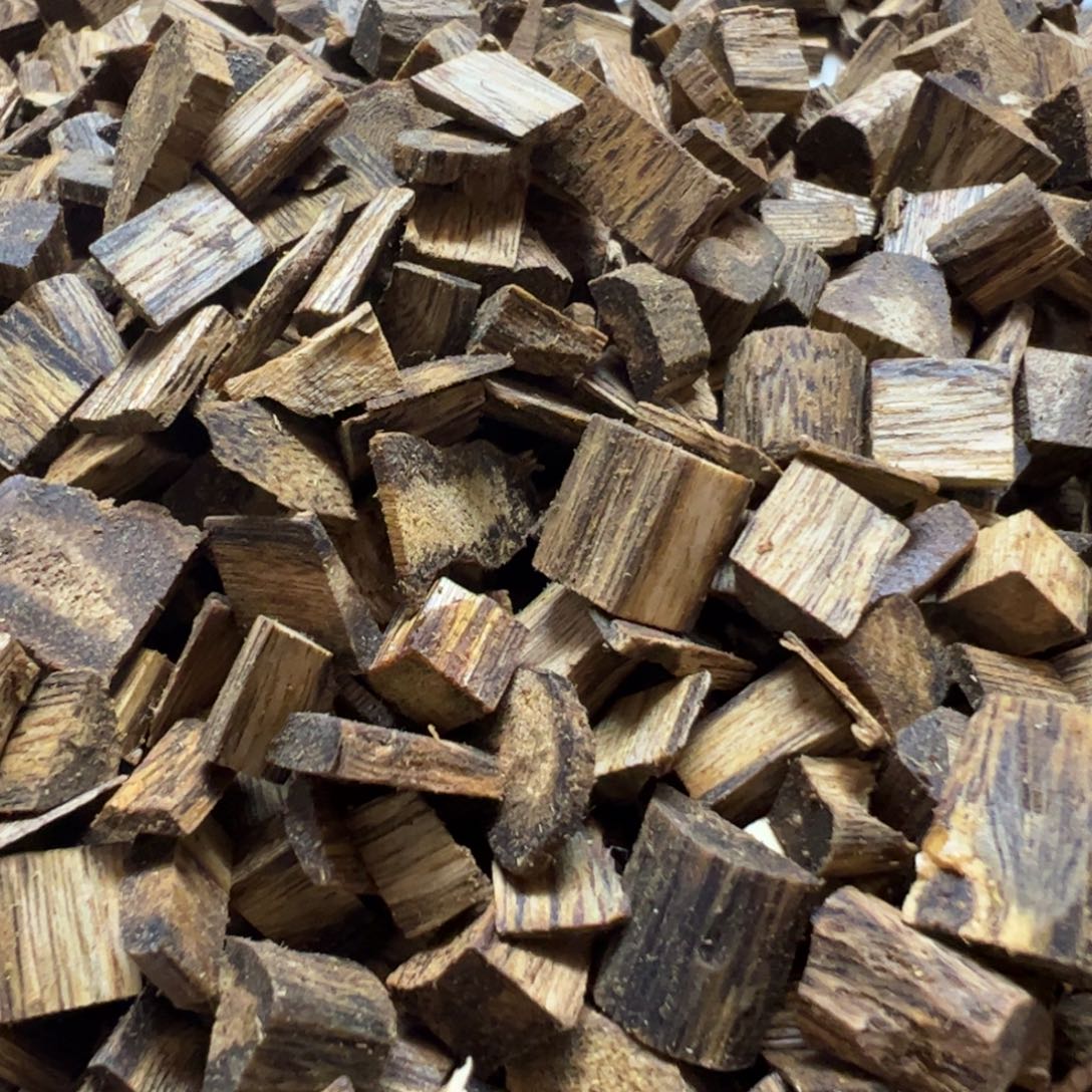 沉香碎屑沉香奇楠蓝宝石米粒100克