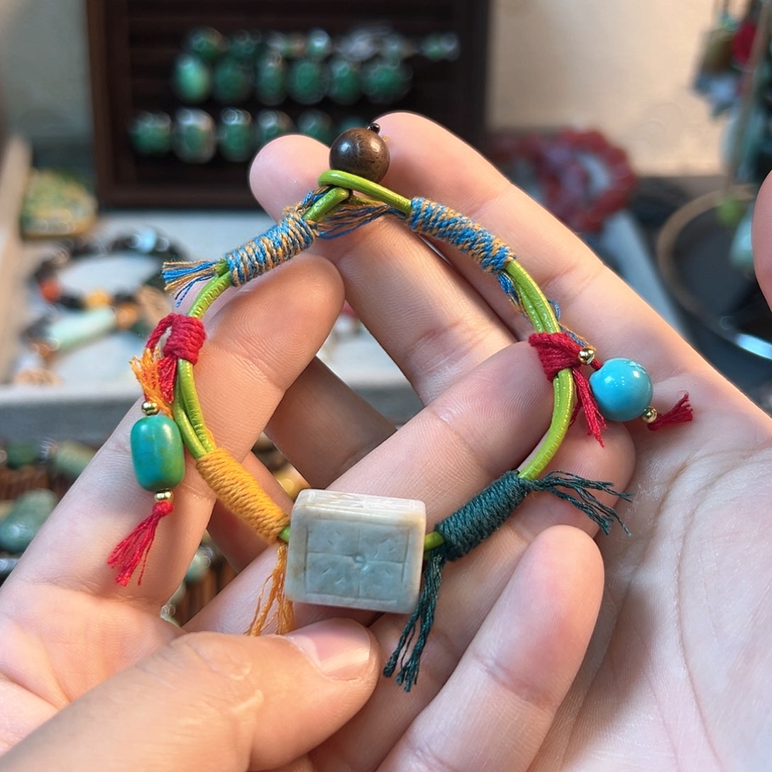 翡翠颈饰未镶嵌手串