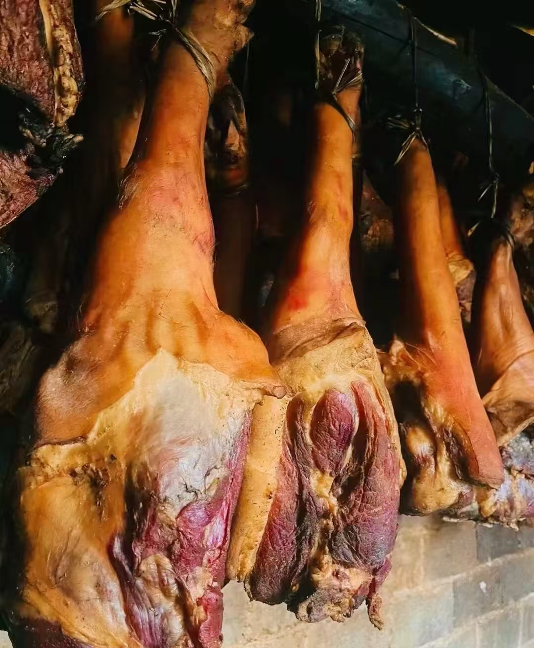 （直播间现称）农家烟熏腊猪脚粮食猪