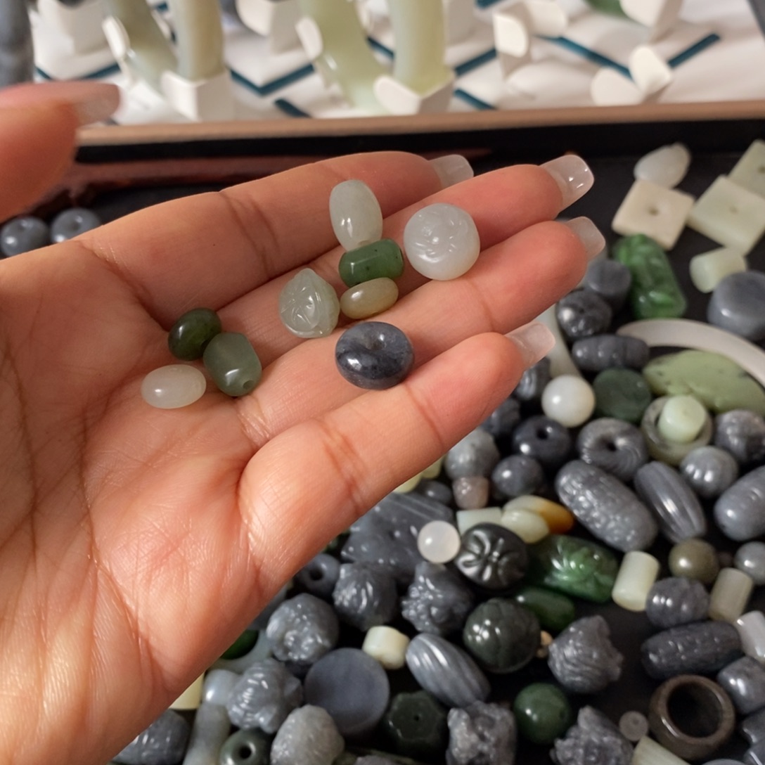 ****•和田玉未镶嵌颈饰