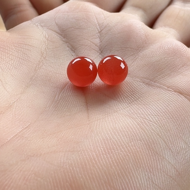 饕****南红玛瑙未镶嵌圆珠对珠8.1*2