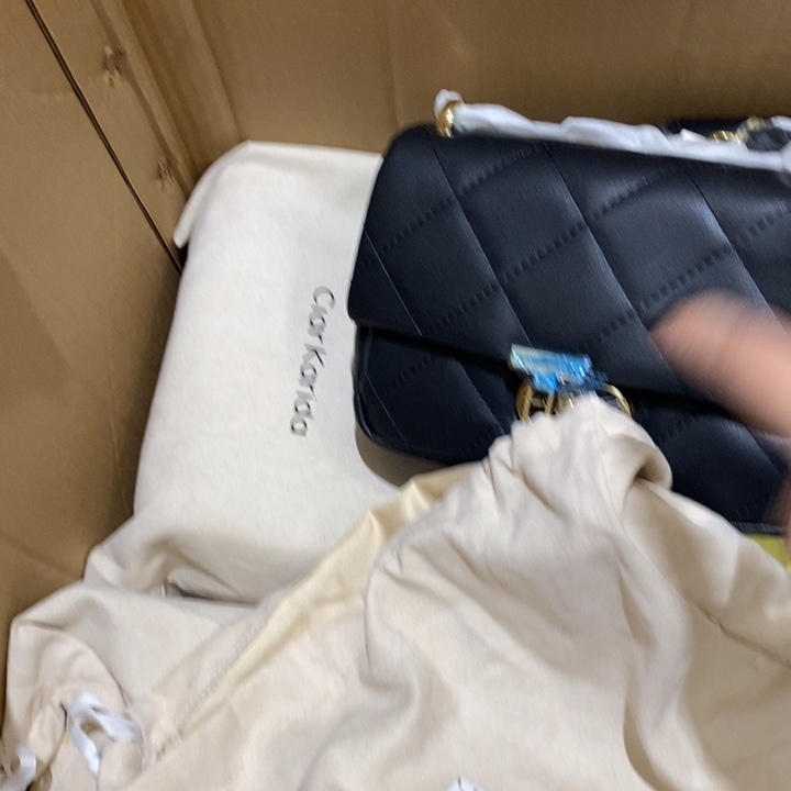 琳***编码710直接拍黑色猪鼻子