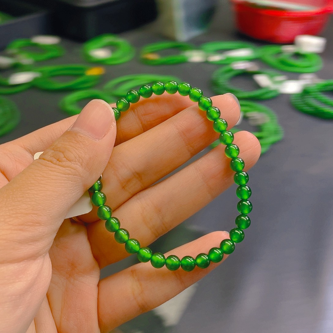 翡翠未镶嵌颈饰卡4.8