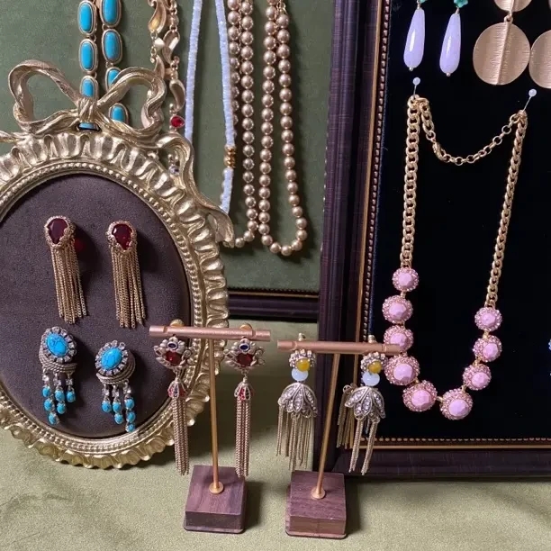 碧玺（处理）红宝石（处理）托帕石（处理）铜合金树脂耳饰