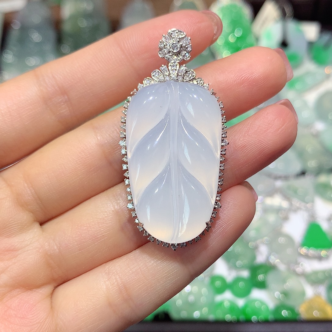 翡翠18K金镶嵌颈饰叶