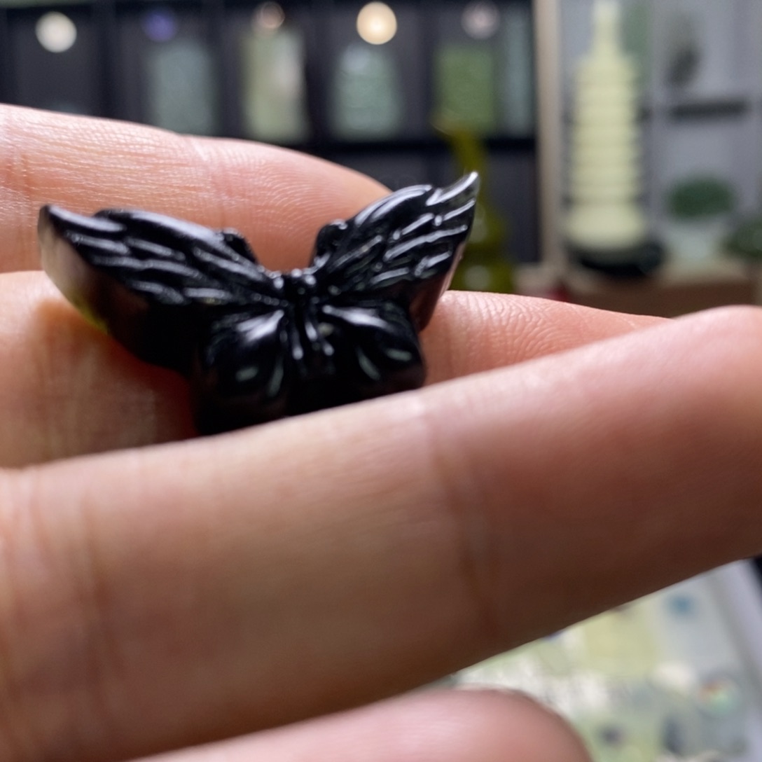 蛇纹石玉颈饰未镶嵌蝴蝶