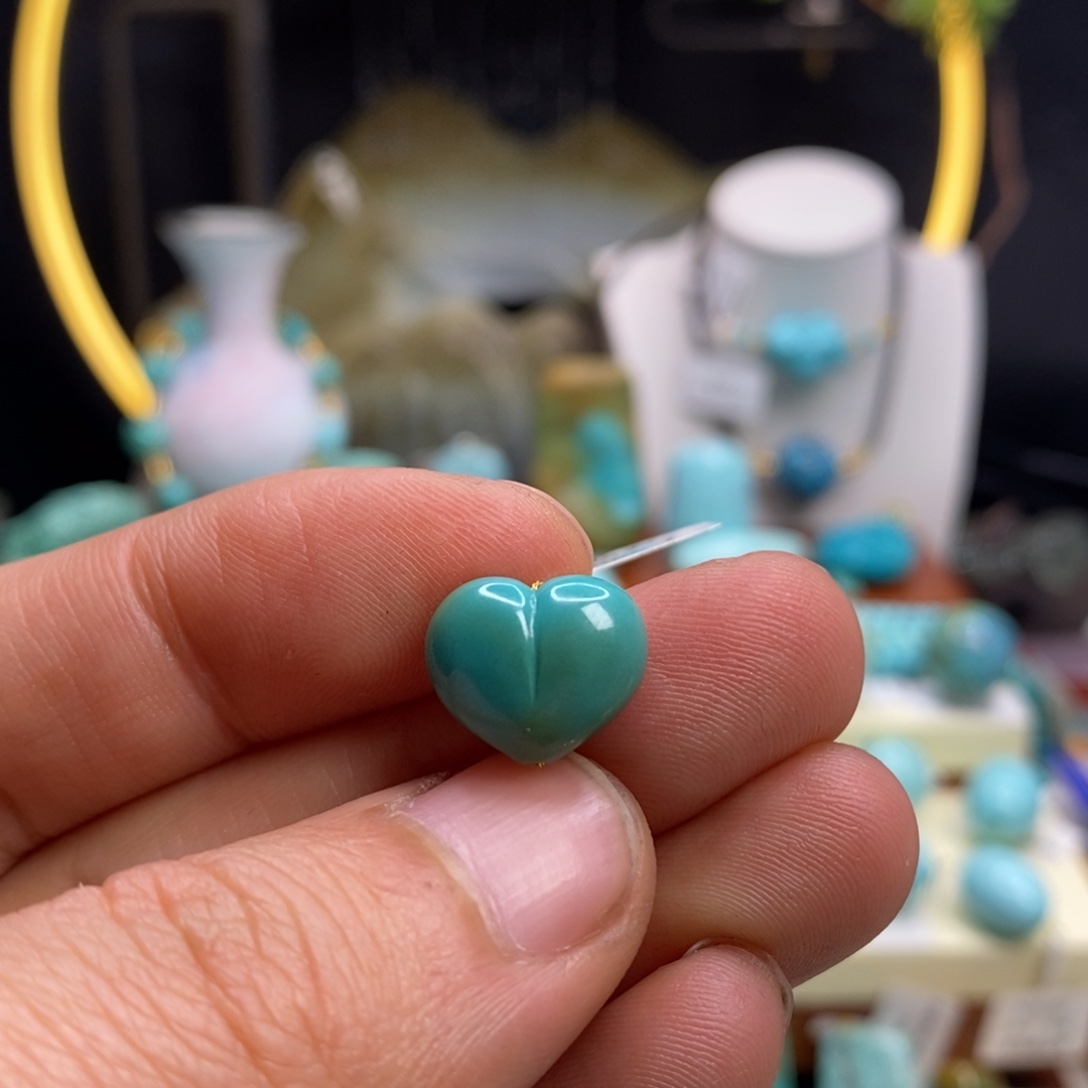 绿松石未镶嵌珠宝奇石