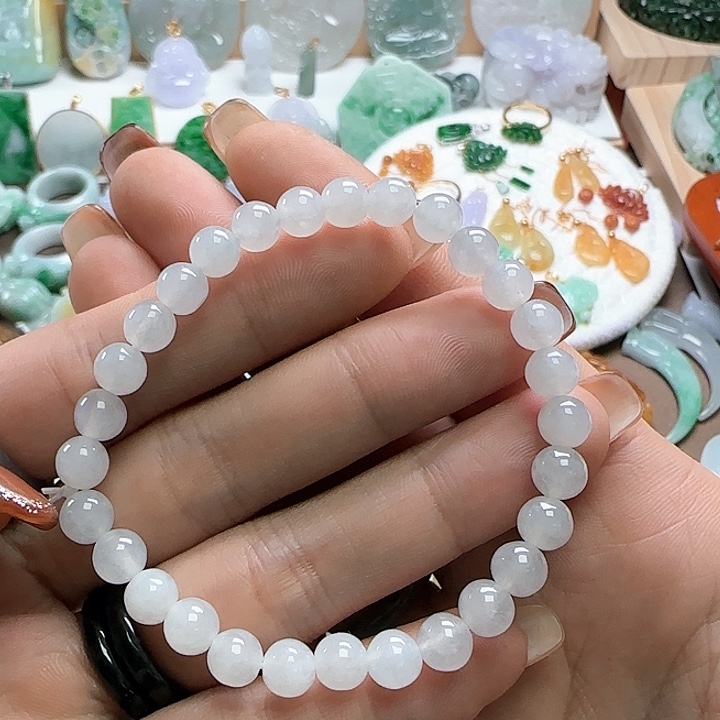 翡翠颈饰未镶嵌白冰手串