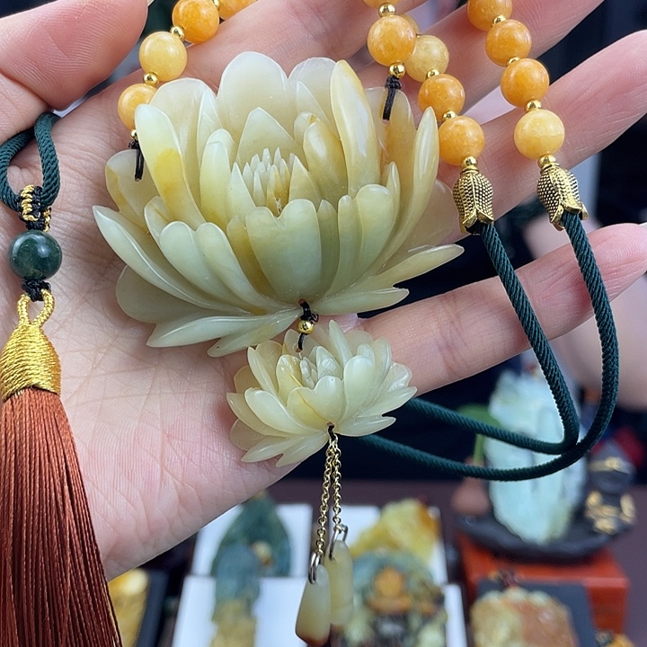 蛇纹石玉未镶嵌颈饰