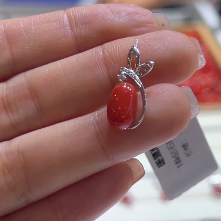 天然宝石红珊瑚吊坠