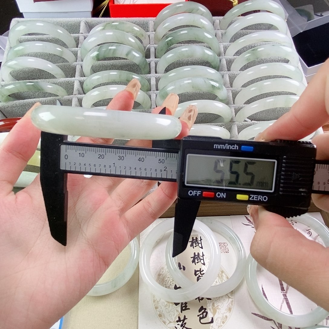 石英质玉手镯未镶嵌吴*烦55.5