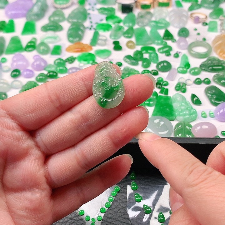 翡翠颈饰未镶嵌翡翠