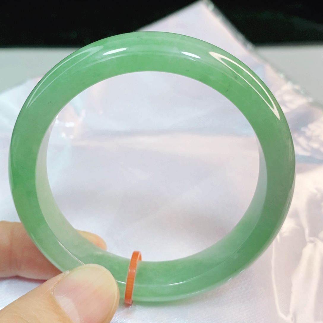 翡翠手镯未镶嵌?****?52.7圈口正圈