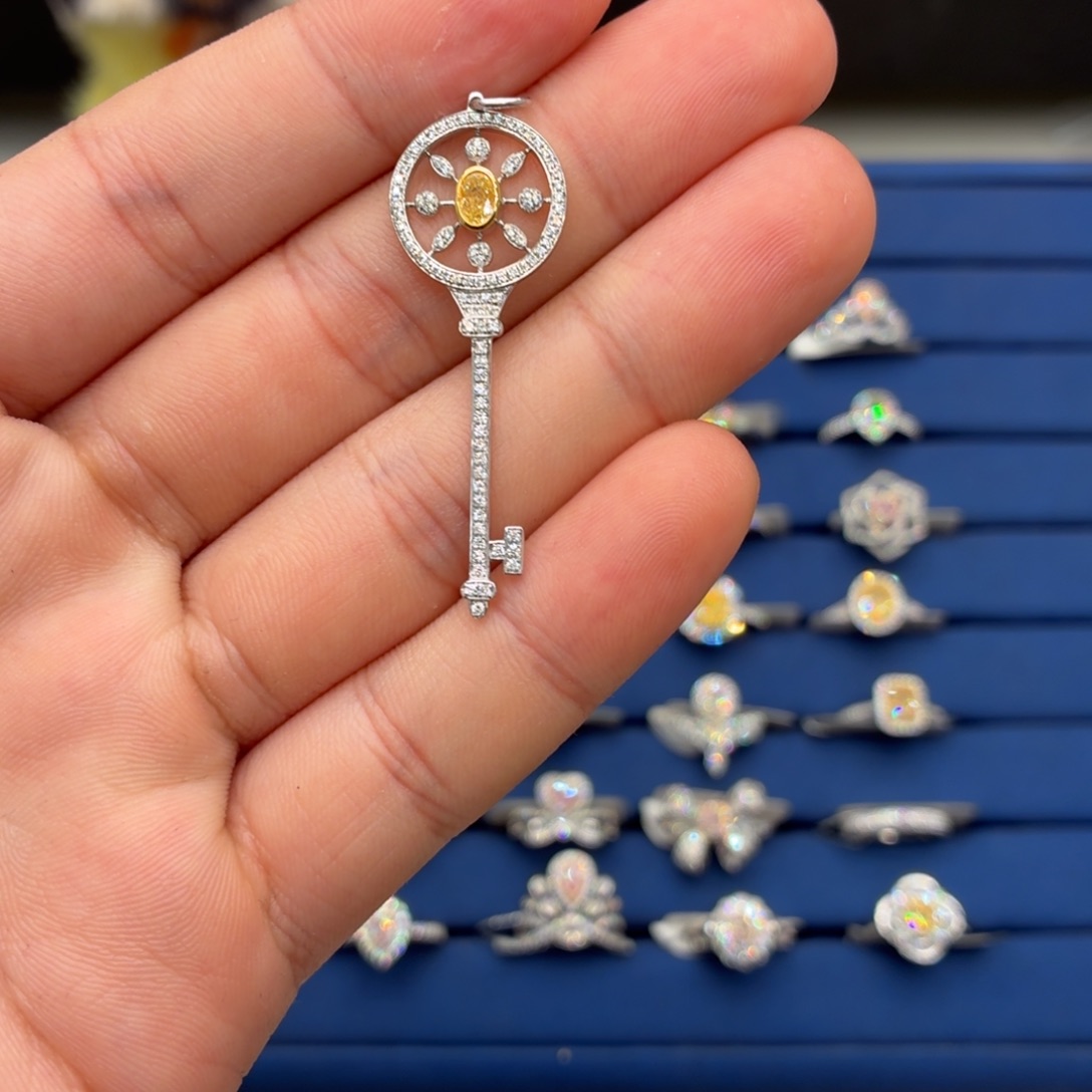 18K金镶嵌钻石戒指/指环黄钻吊坠